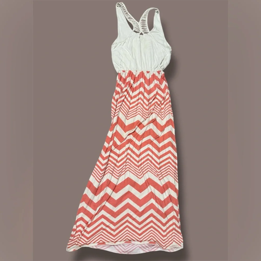 Chevron Patterned Maxi Dress in Coral and White - Picture 2 of 5